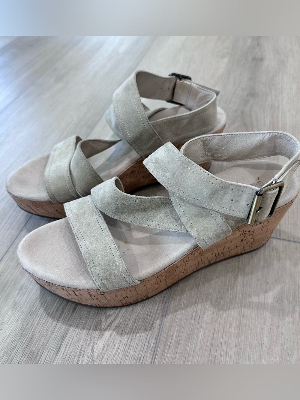 Chocolat Blu Yona beige suede strappy wedge sandal size 9